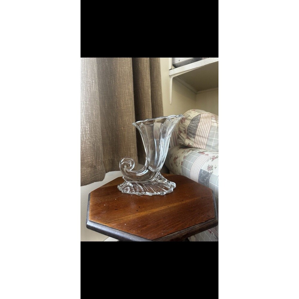 Lovely Heisey Elegant Glass WARWICK Cornucopia Shaped Vase 7"